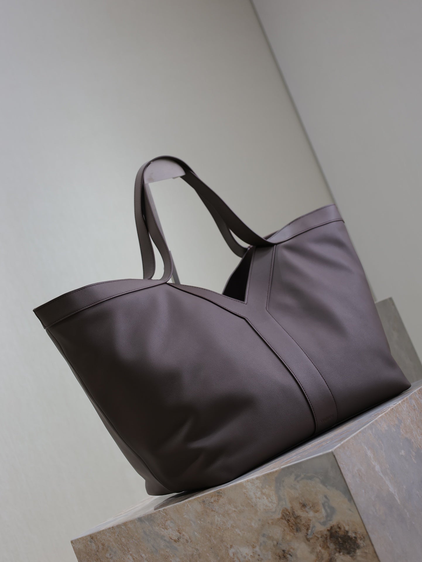 Luxury Saint Laurent TOTE BAG 50 IN BRUNETTE BROWN CALFSKIN
