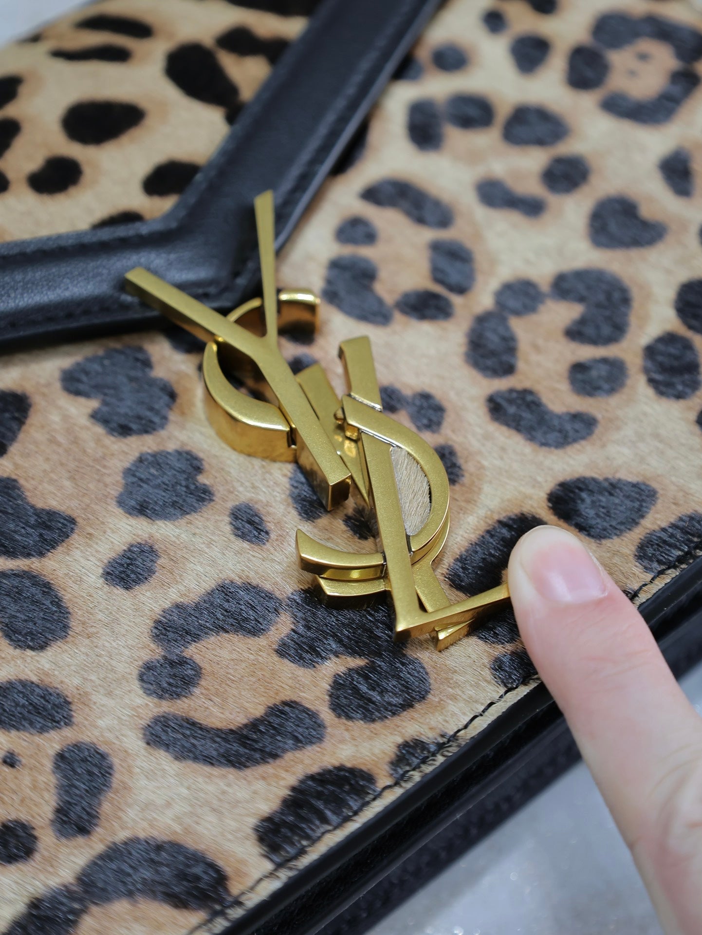Luxury Saint Laurent CASSANDRA CHAIN BAG 22 IN LEOPARD PRINT CALFSKIN GOLD HARDWARE