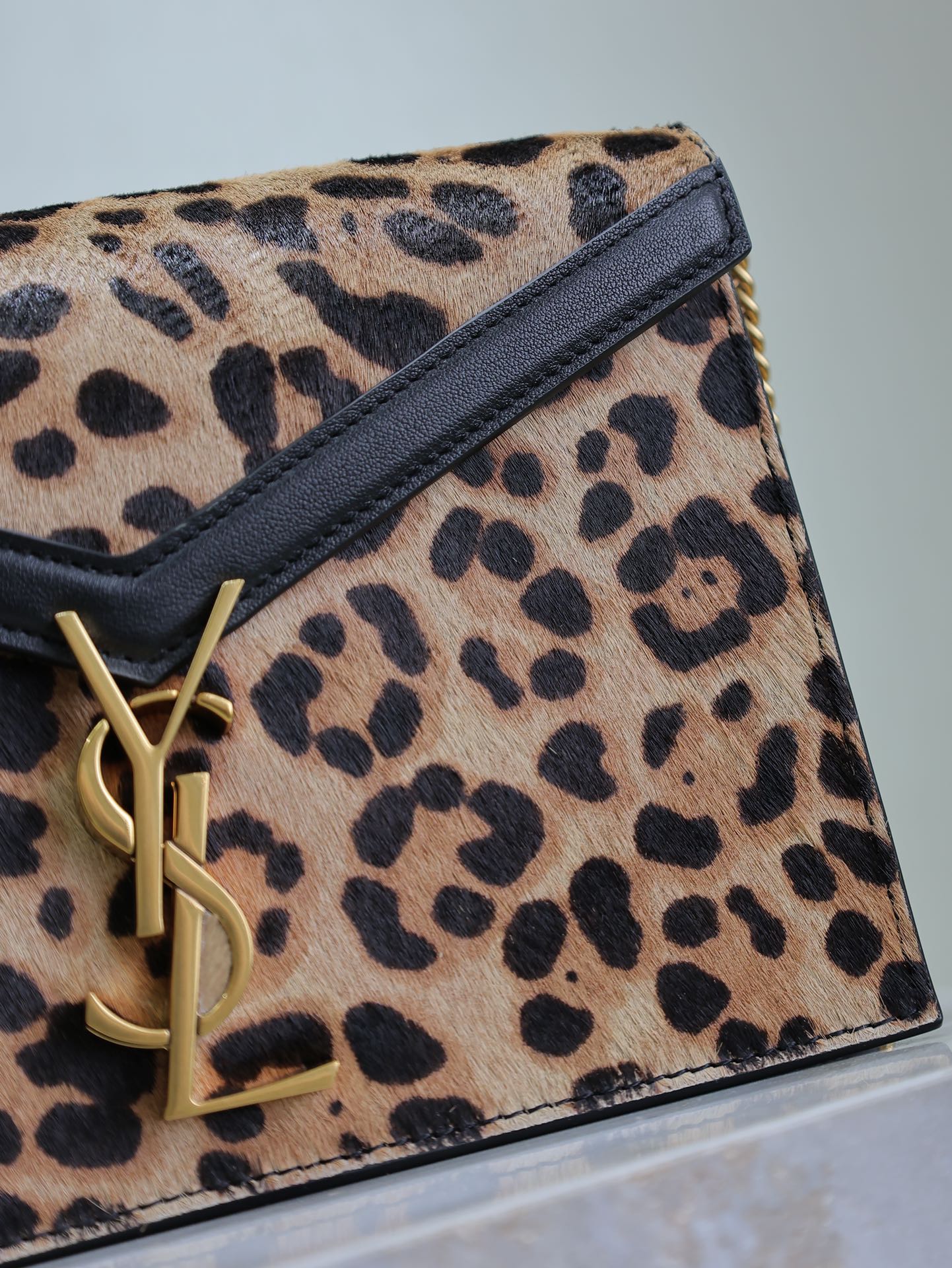 Luxury Saint Laurent CASSANDRA CHAIN BAG 22 IN LEOPARD PRINT CALFSKIN GOLD HARDWARE