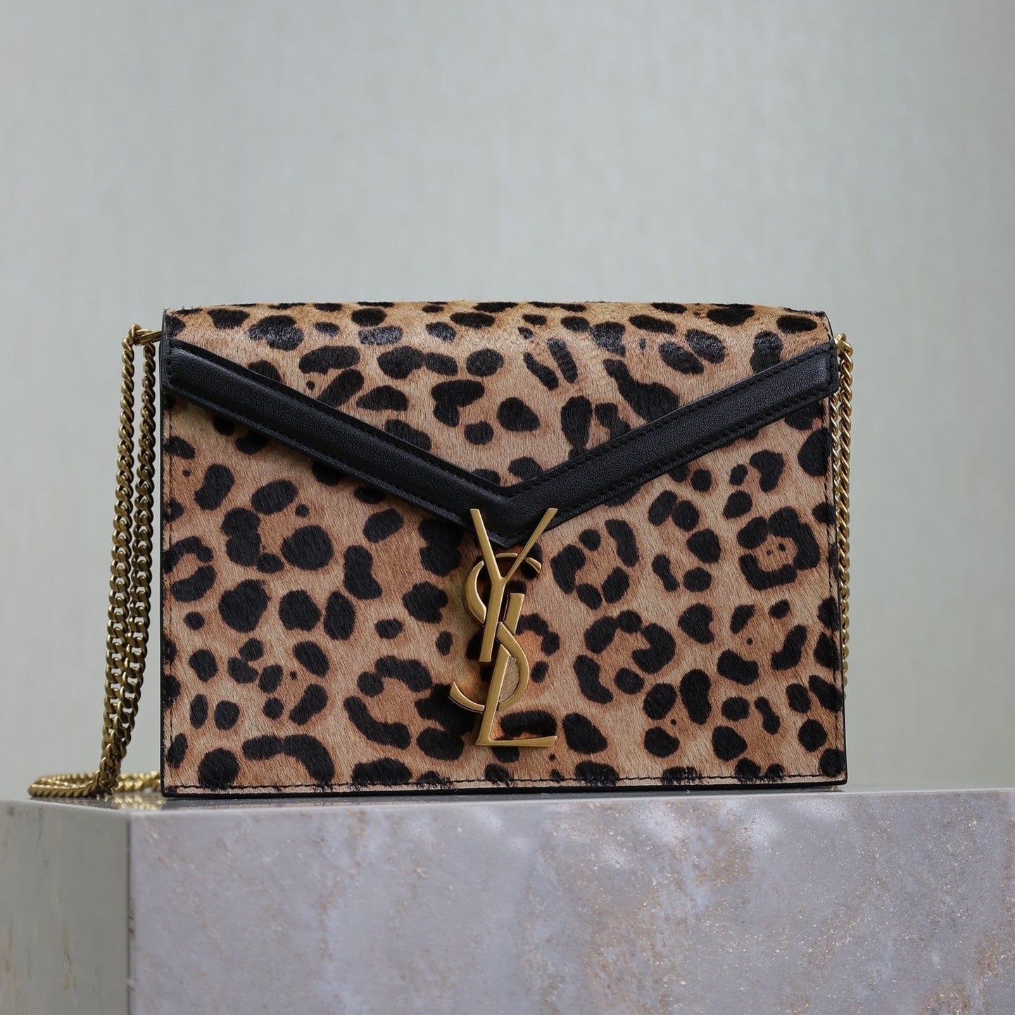 Luxury Saint Laurent CASSANDRA CHAIN BAG 22 IN LEOPARD PRINT CALFSKIN GOLD HARDWARE