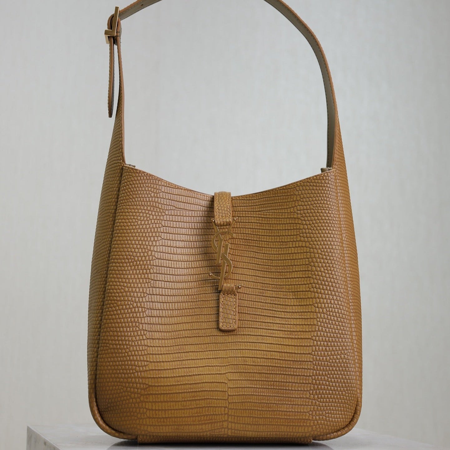 Luxury Saint Laurent LE 5 À 7 SMALL SUPPLE 23 IN CIDER BROWN LIZARD-EMBOSSED CALFSKIN