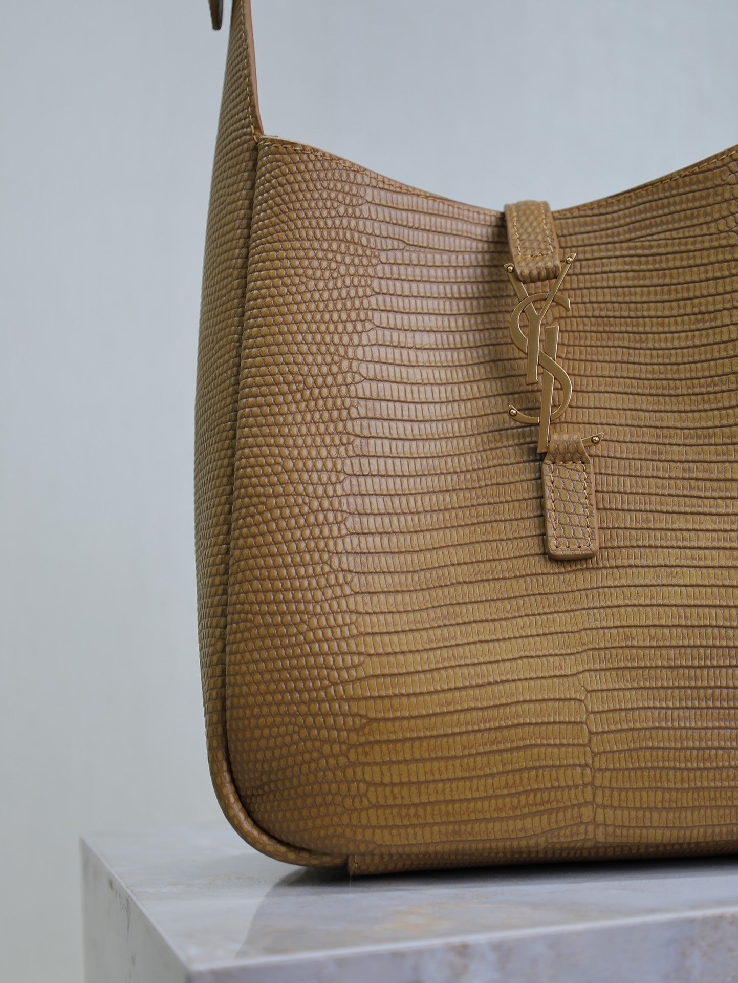 Luxury Saint Laurent LE 5 À 7 SMALL SUPPLE 23 IN CIDER BROWN LIZARD-EMBOSSED CALFSKIN