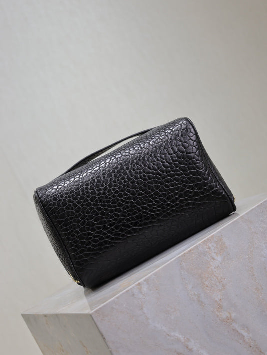 Luxury Saint Laurent COMESTIC POUCH IN BLACK LAMBSKIN GOLD LOGO