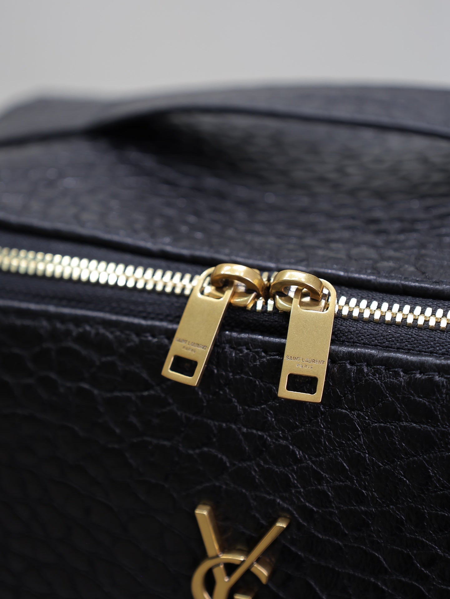 Luxury Saint Laurent COMESTIC POUCH IN BLACK LAMBSKIN GOLD LOGO