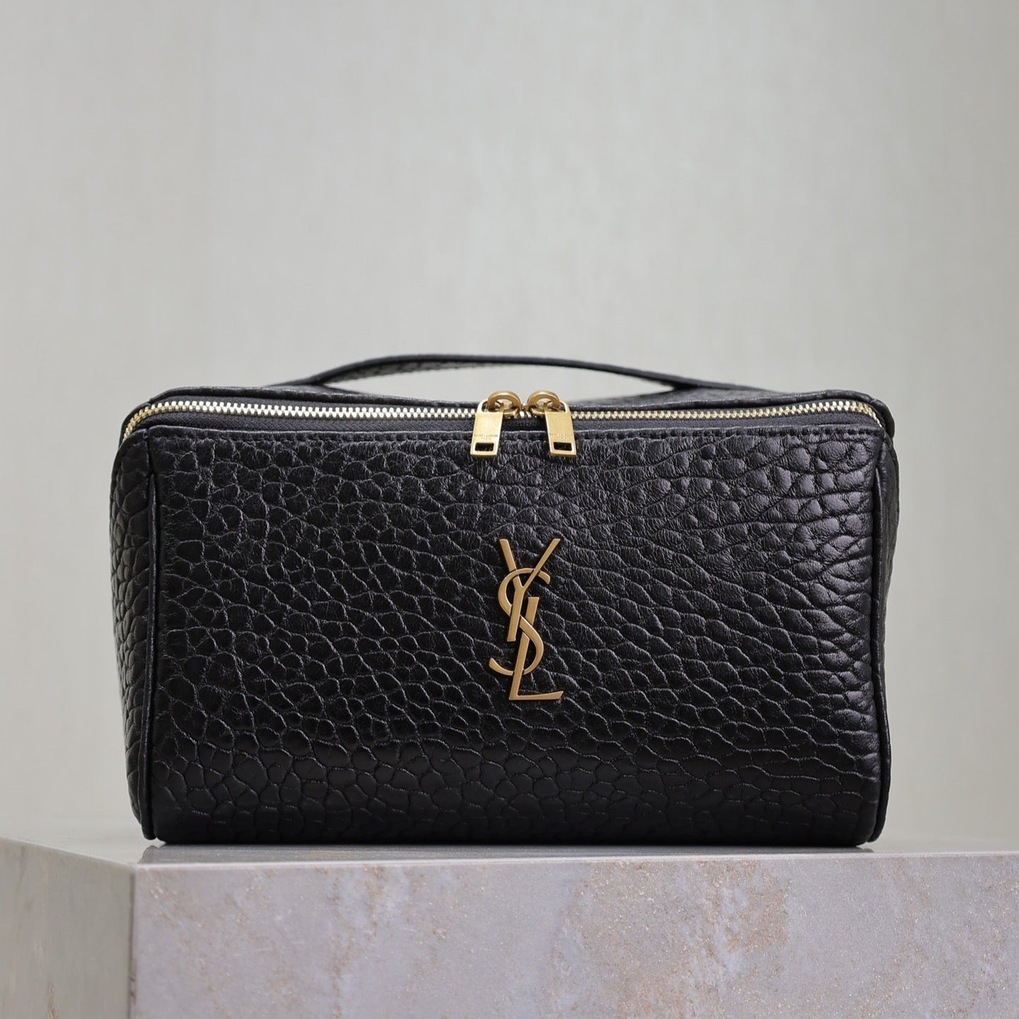 Luxury Saint Laurent COMESTIC POUCH IN BLACK LAMBSKIN GOLD LOGO