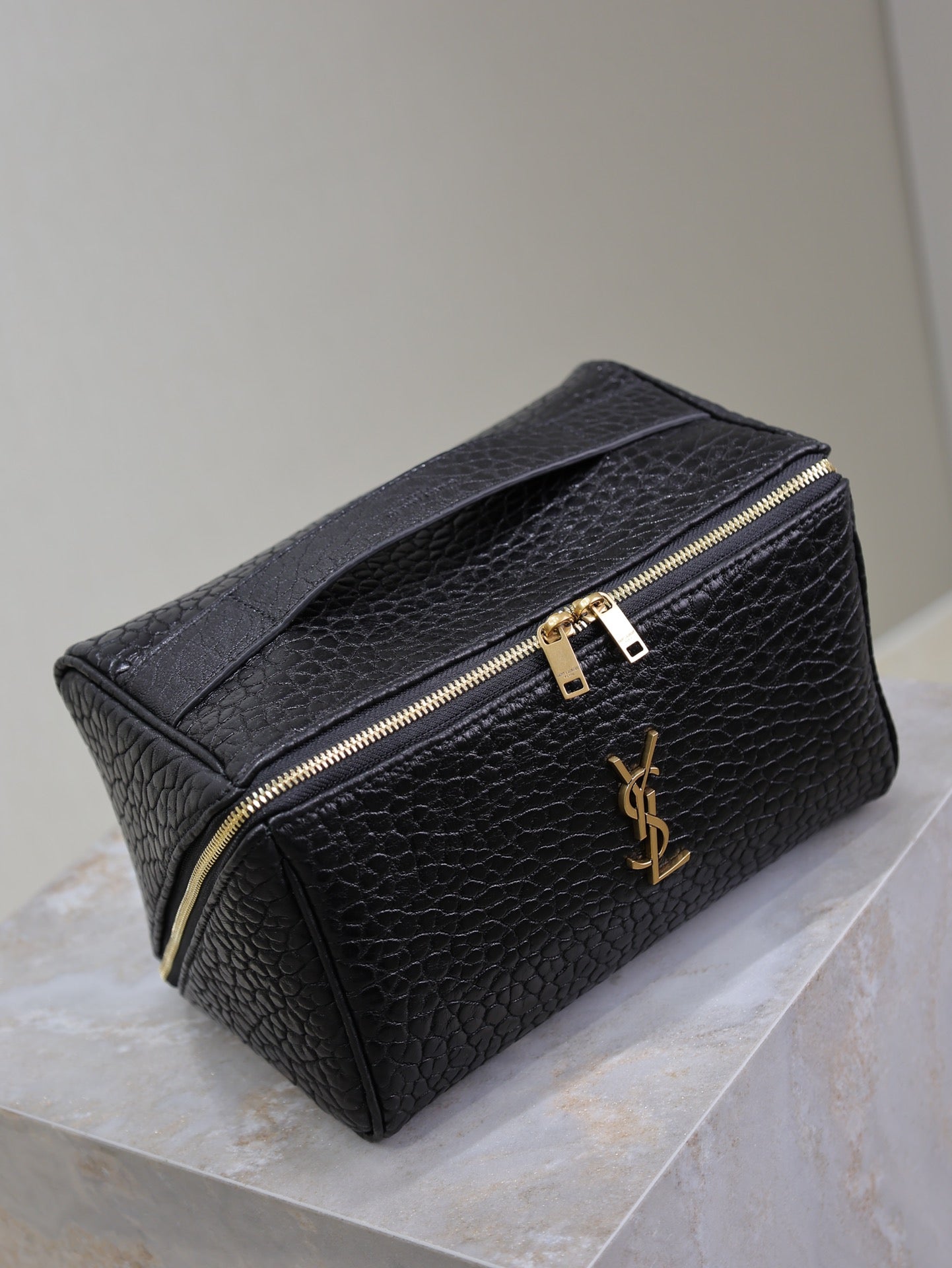 Luxury Saint Laurent COMESTIC POUCH IN BLACK LAMBSKIN GOLD LOGO