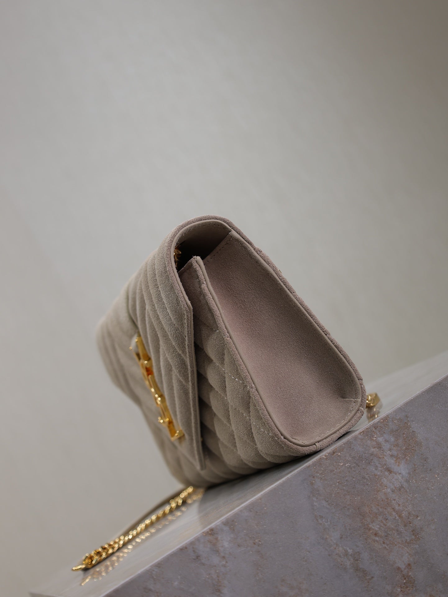 Luxury Saint Laurent ENVELOPE SMALL CHAIN BAG 22 IN BEIGE SUEDE GOLD HARDWARE