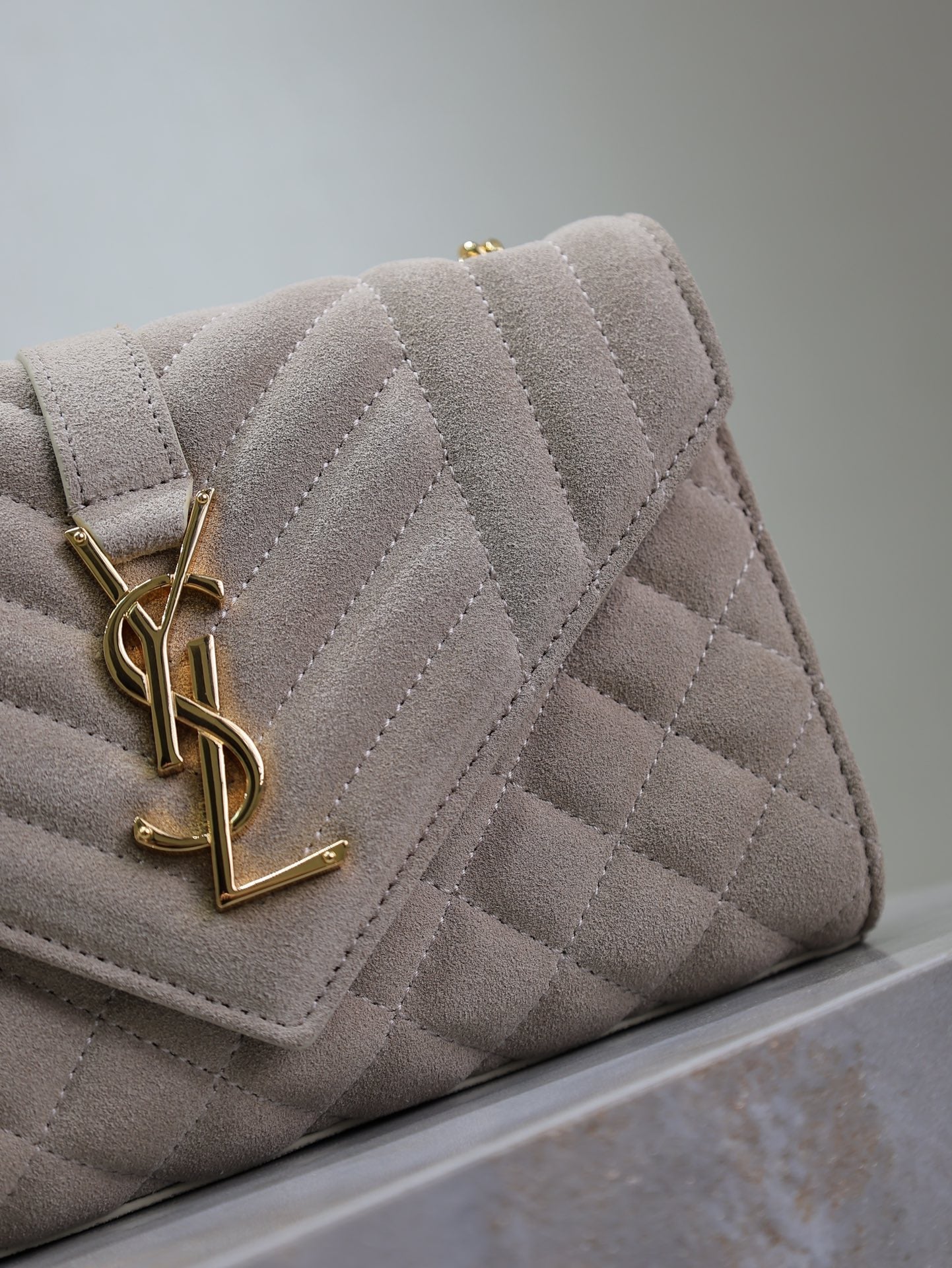 Luxury Saint Laurent ENVELOPE SMALL CHAIN BAG 22 IN BEIGE SUEDE GOLD HARDWARE