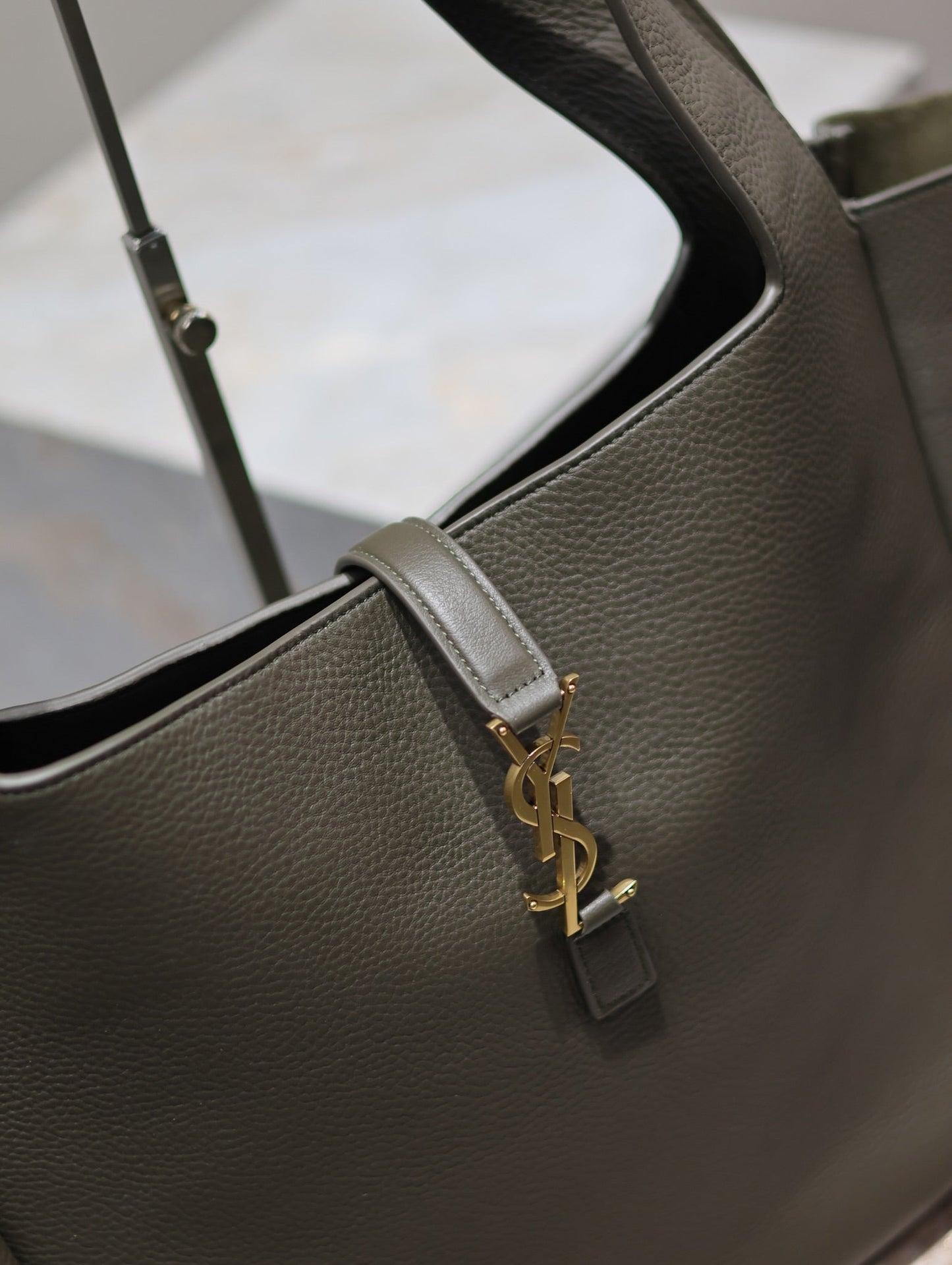 Luxury Saint Laurent LE 5 À 7 BEA TOTE BAG 50 IN KHAKI GREEN LAMBSKIN COPPER LOGO