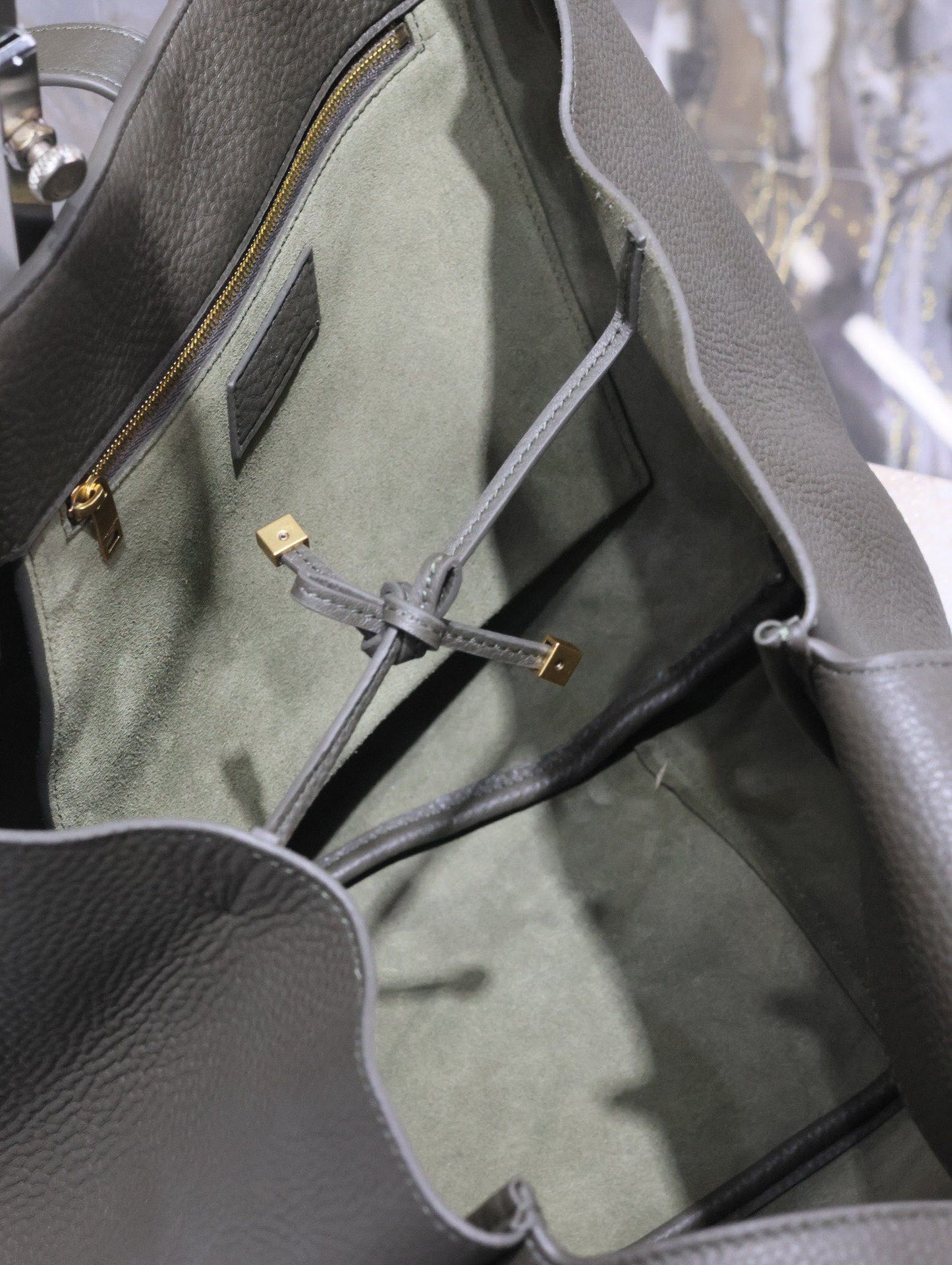 Luxury Saint Laurent LE 5 À 7 BEA TOTE BAG 50 IN KHAKI GREEN LAMBSKIN COPPER LOGO