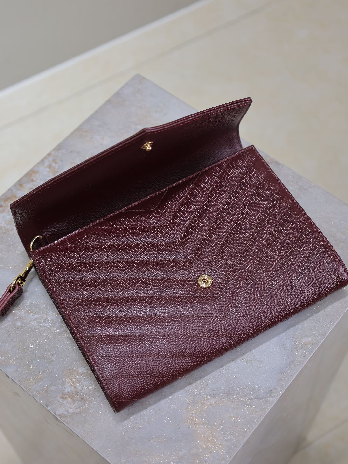 Luxury Saint Laurent CASSANDRE CLUTCH 21 IN BORDEAUX RED LAMBSKIN GOLD HARDWARE