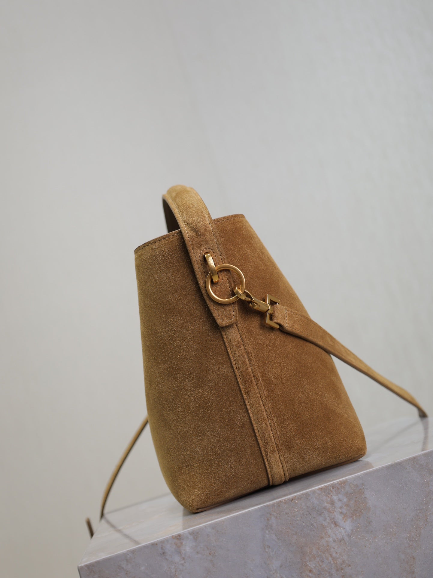 Luxury Saint Laurent LE 37 SMALL BUCKET BAG 20 IN DIRT BROWN SUEDE