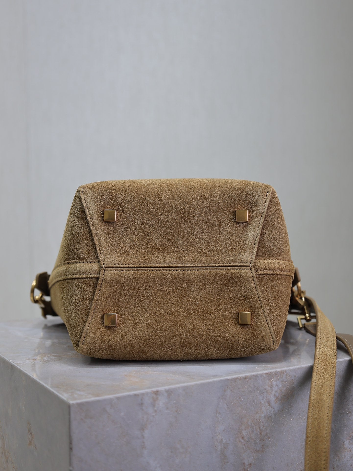 Luxury Saint Laurent LE 37 SMALL BUCKET BAG 20 IN DIRT BROWN SUEDE