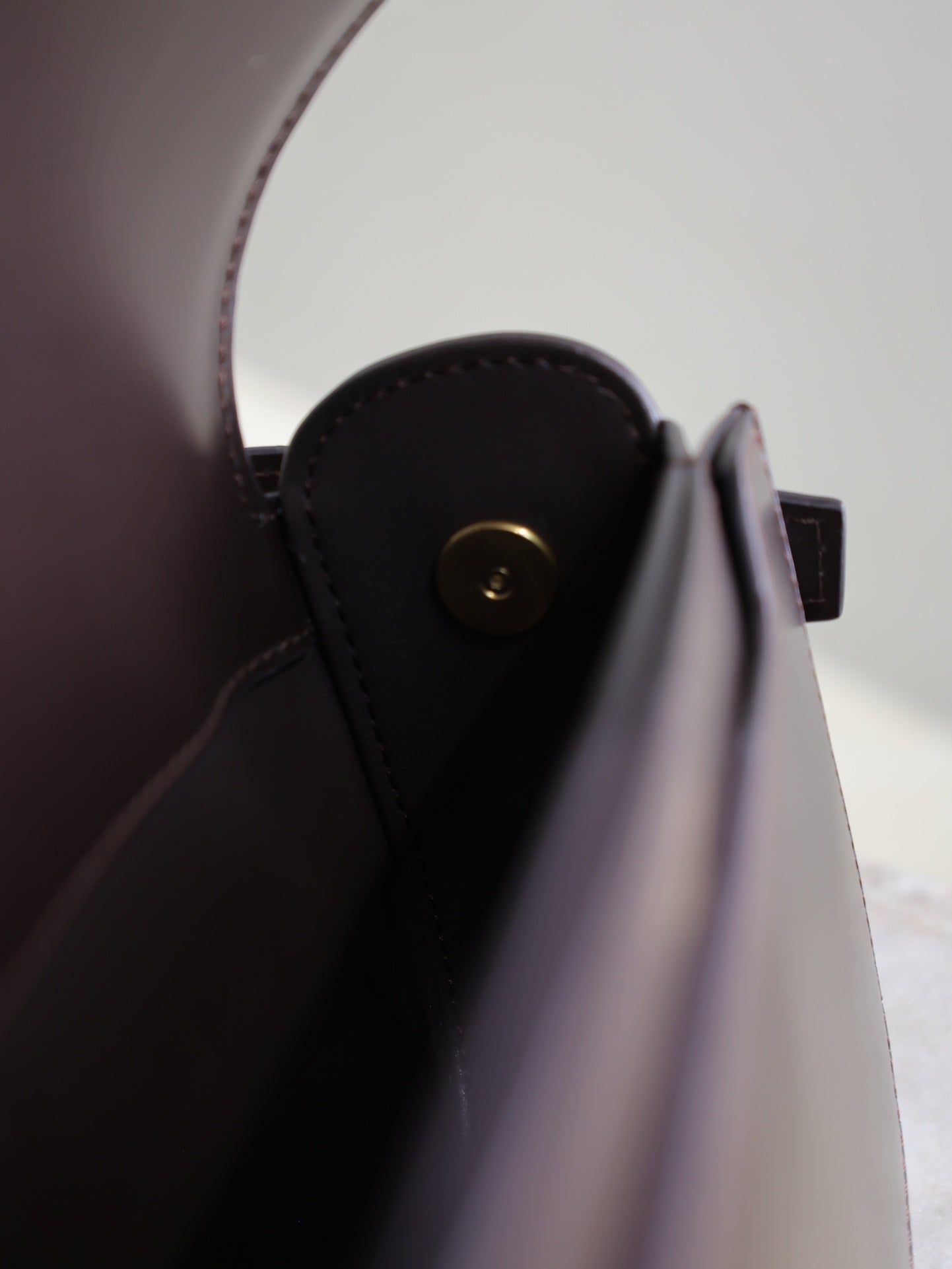 Luxury Saint Laurent VOLTAIRE 24 IN BRUNETTE BROWN CALFSKIN