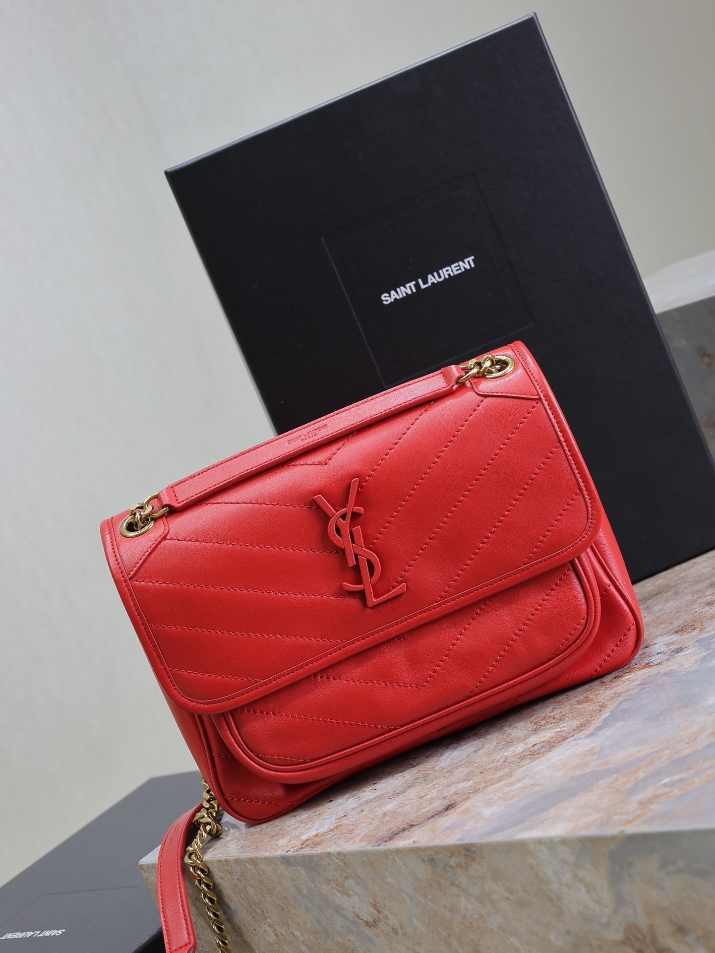 Luxury Saint Laurent NIKI MEDIUM 28 IN CLASSIC RED LAMBSKIN GOLD HARDWARE