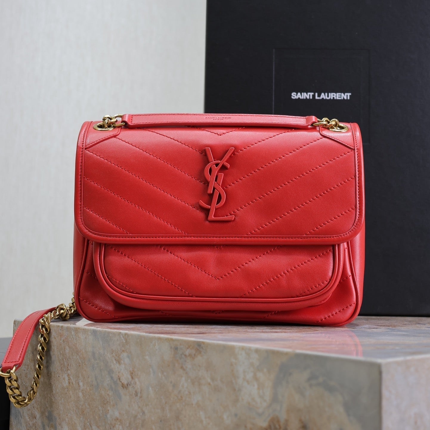 Luxury Saint Laurent NIKI MEDIUM 28 IN CLASSIC RED LAMBSKIN GOLD HARDWARE