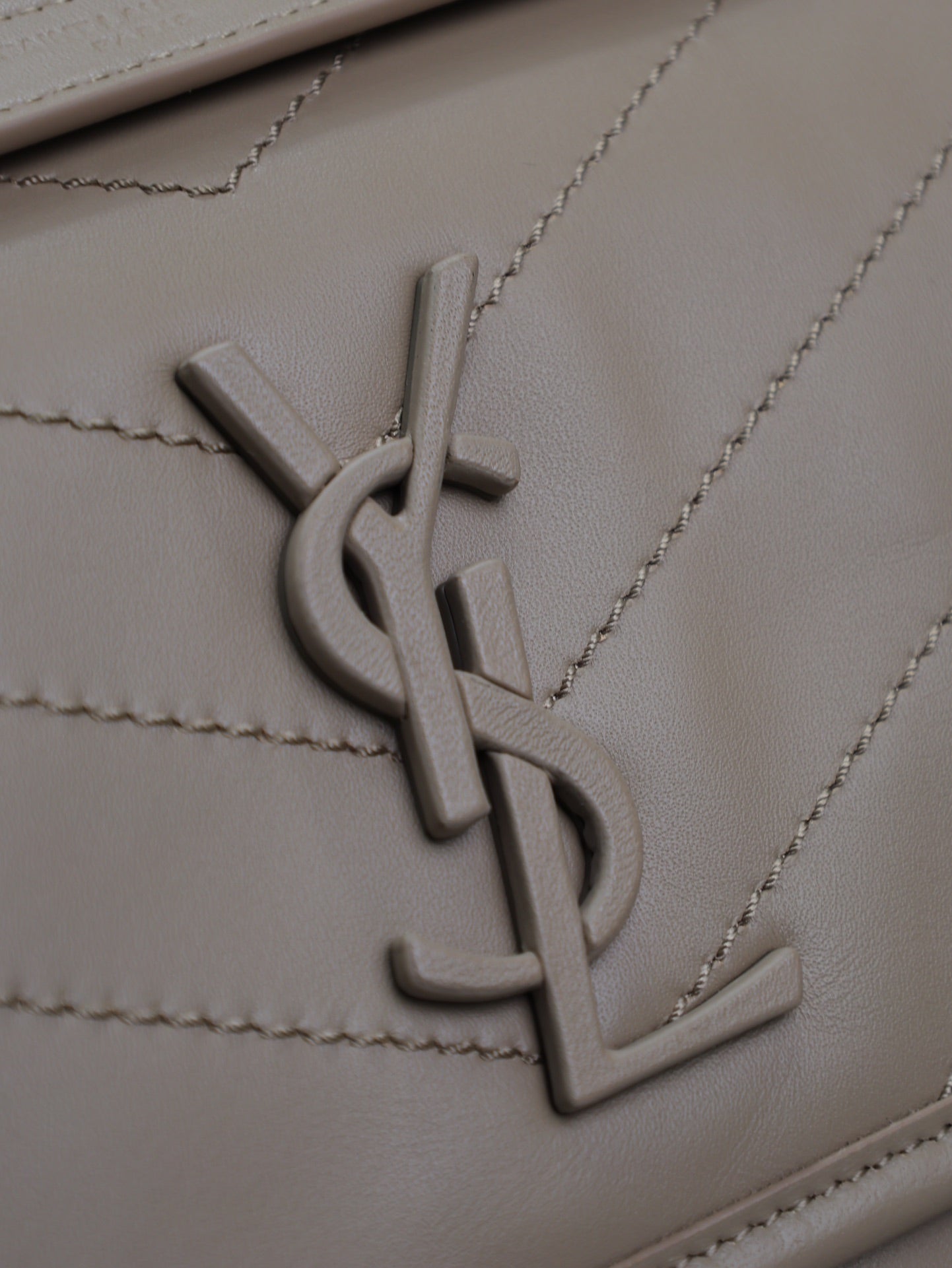 Luxury Saint Laurent NIKI MEDIUM 28 IN LIGHT BROWN LAMBSKIN GOLD CHAIN