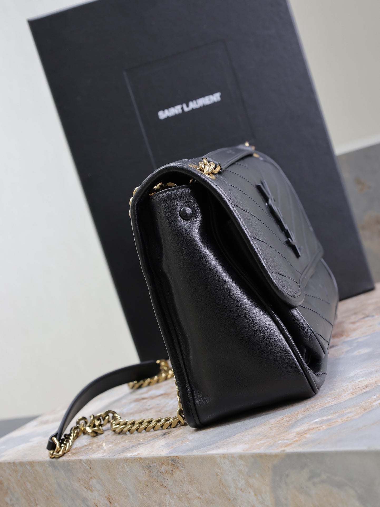 Luxury Saint Laurent NIKI MEDIUM 28 IN BLACK LAMBSKIN BLACK LOGO GOLD CHAIN