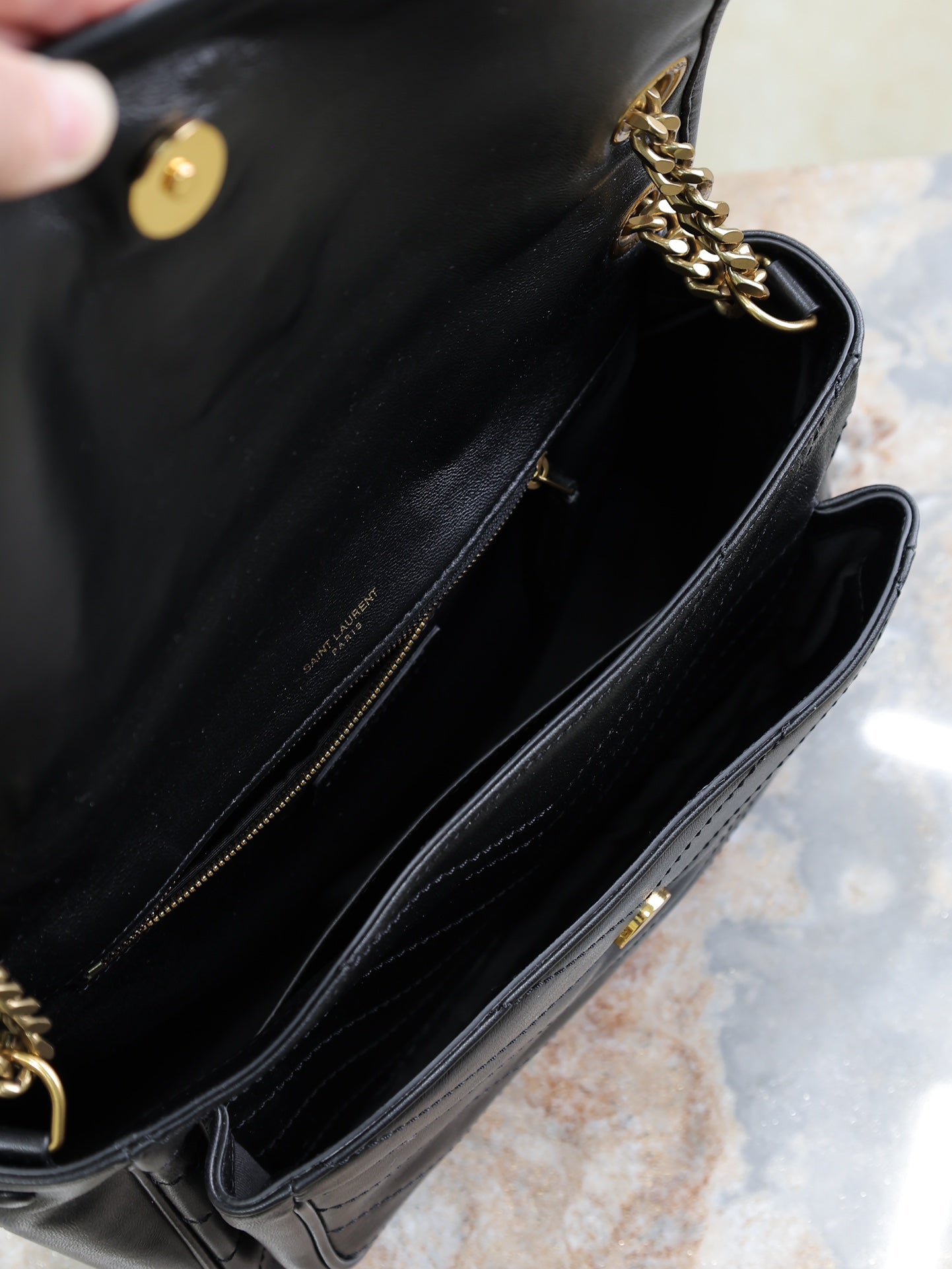 Luxury Saint Laurent NIKI MEDIUM 28 IN BLACK LAMBSKIN BLACK LOGO GOLD CHAIN