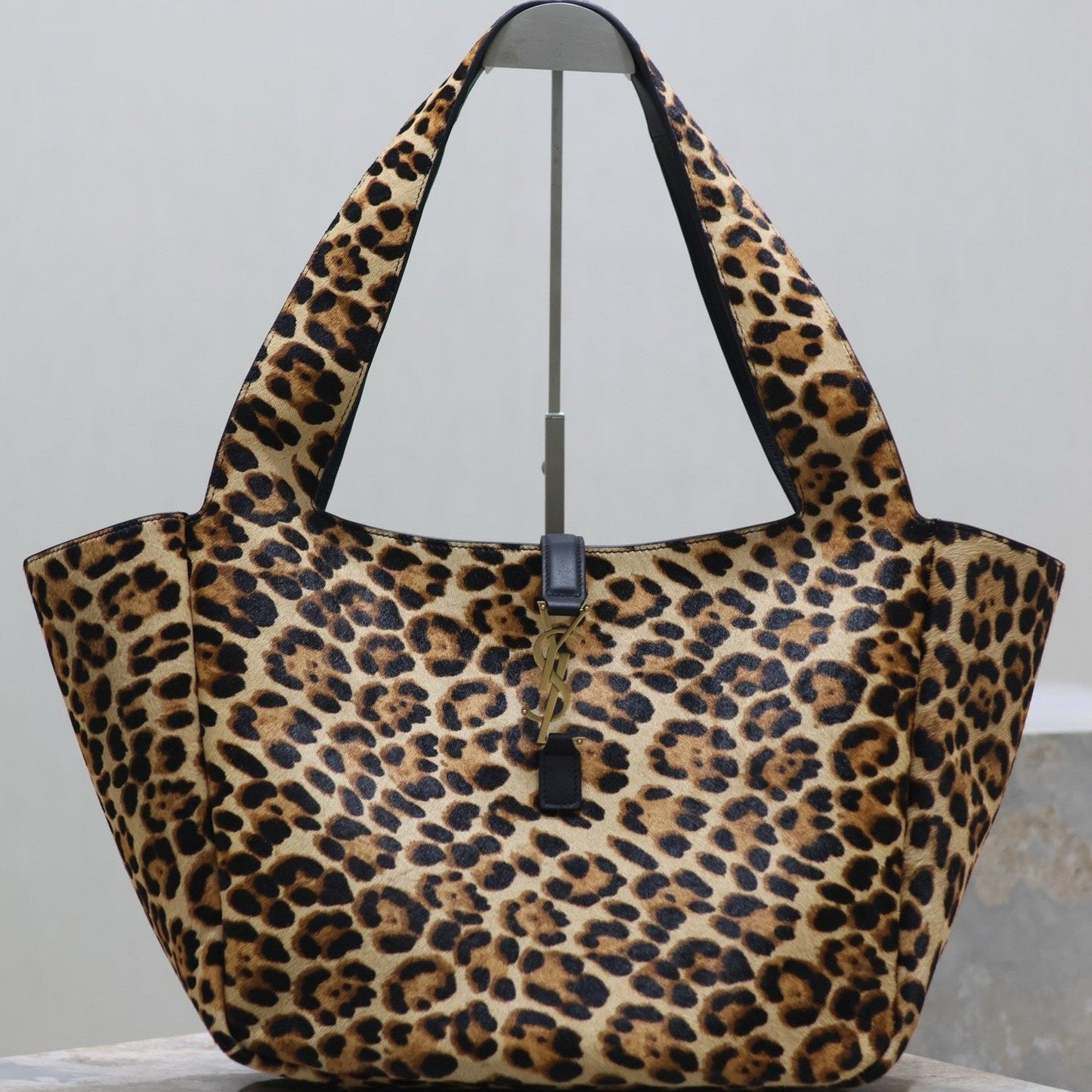 Luxury Saint Laurent LE 5 À 7 BEA TOTE BAG 50 IN LEOPARD PRINT LEATHER GOLD LOGO