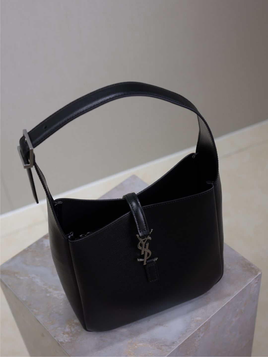 Luxury Saint Laurent LE 5 À 7 SUPPLE BAG 23 IN BLACK CALFSKIN SILVER BUCKLE