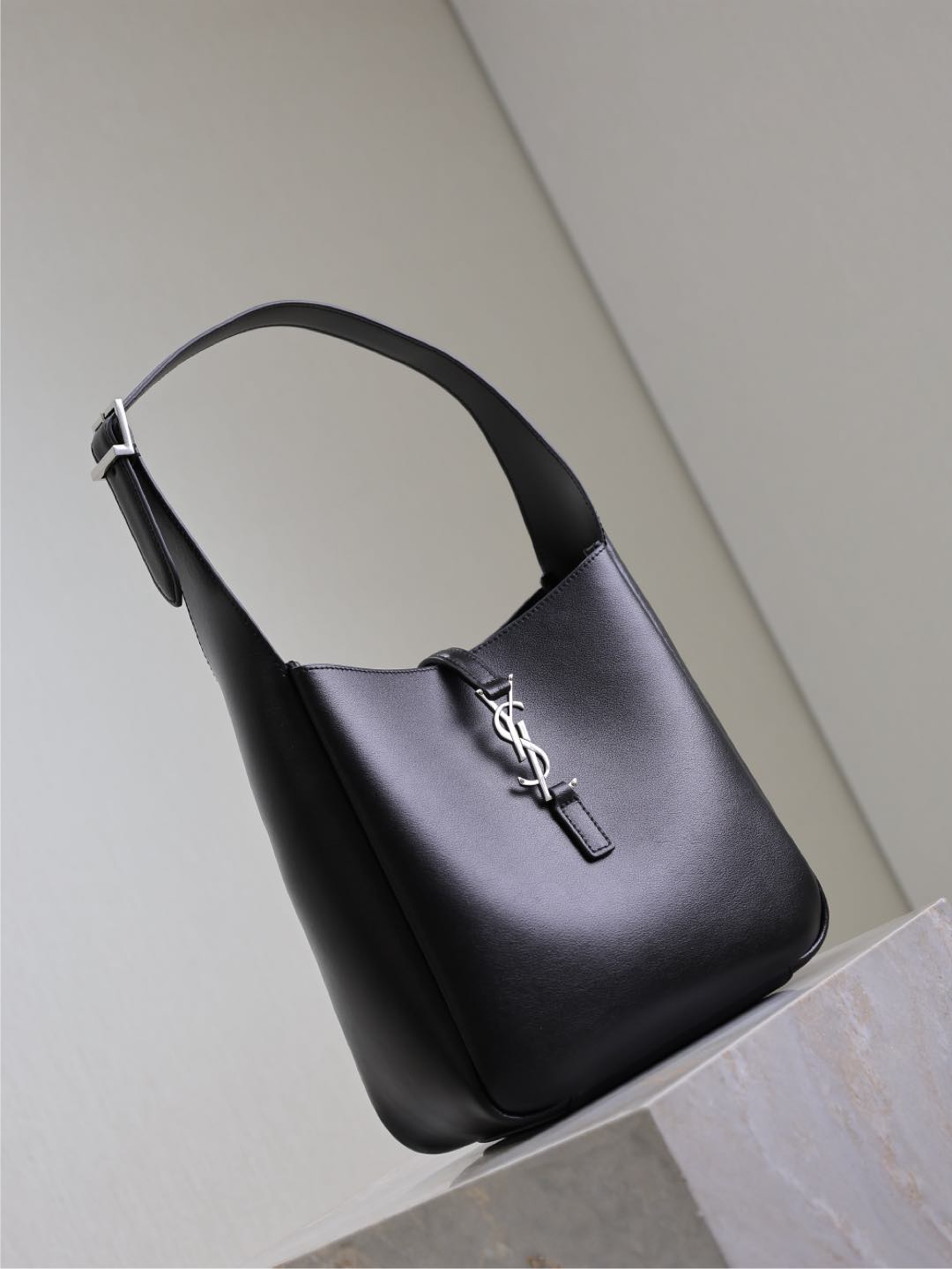 Luxury Saint Laurent LE 5 À 7 SUPPLE BAG 23 IN BLACK CALFSKIN SILVER BUCKLE