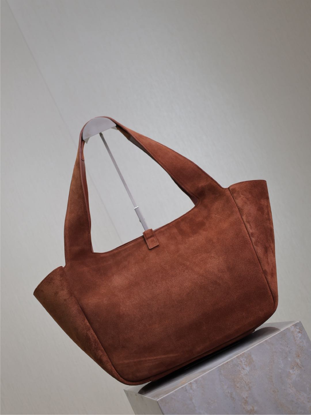 Luxury Saint Laurent LE 5 À 7 BEA TOTE BAG 50 IN RED BROWN SUEDE GOLD LOGO
