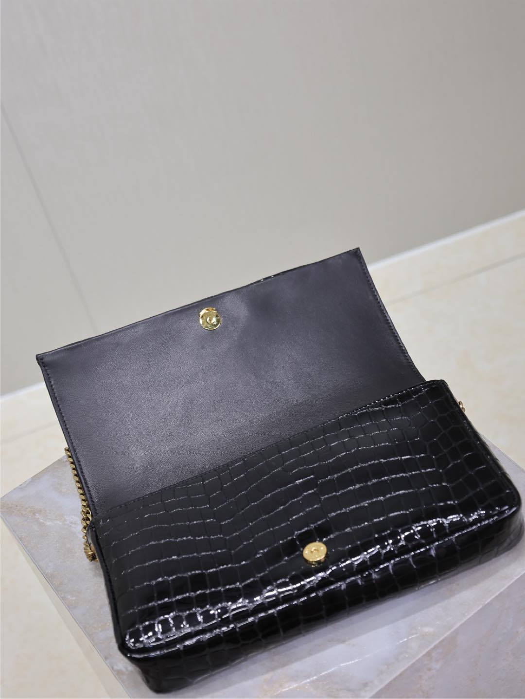 Luxury Saint Laurent KATE 99 MEDIUM BAG 26 IN BLACK CROCODILE-EMBOSSED CALFSKIN COPPER HARDWARE