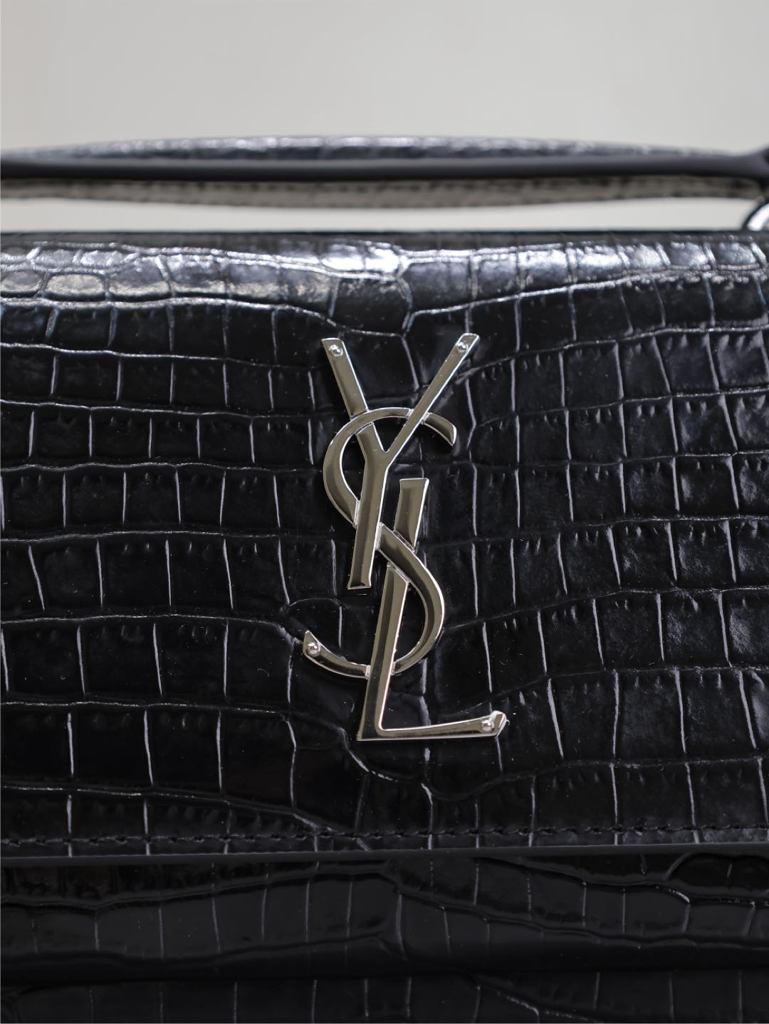Luxury Saint Laurent SUNSET SMALL BAG 19 IN BLACK CROCODILE-EMBOSSED CALFSKIN SILVER HARDWARE
