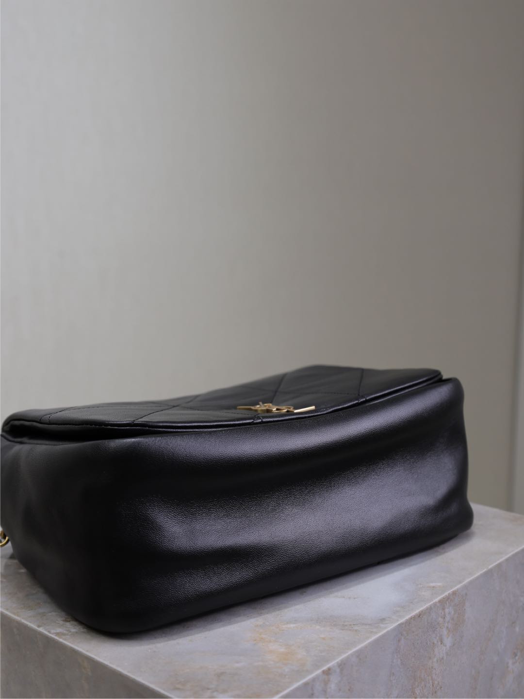 Luxury Saint Laurent JAMIE 4.3 SMALL BAG 25 IN BLACK LAMBSKIN GOLD HARDWARE