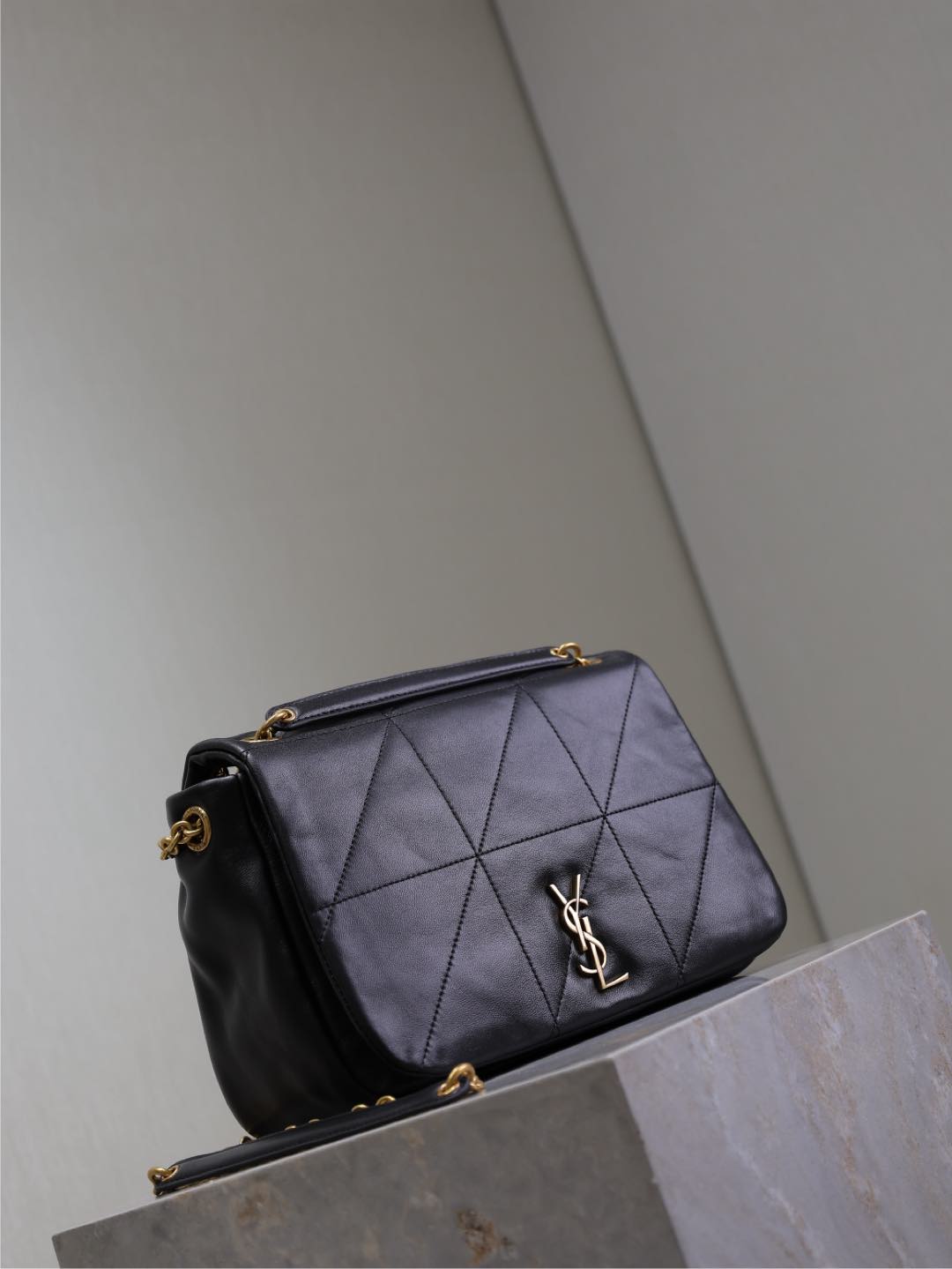 Luxury Saint Laurent JAMIE 4.3 SMALL BAG 25 IN BLACK LAMBSKIN GOLD HARDWARE
