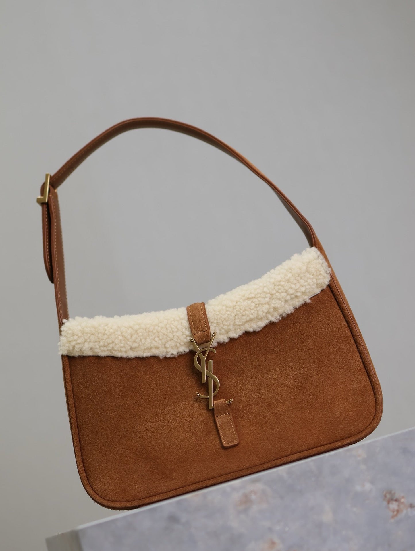 Luxury Saint Laurent LE 5 À 7 SHOULDER BAG 25 IN BROWNIE SUEDE AND WHITE SHEARLING TRIM