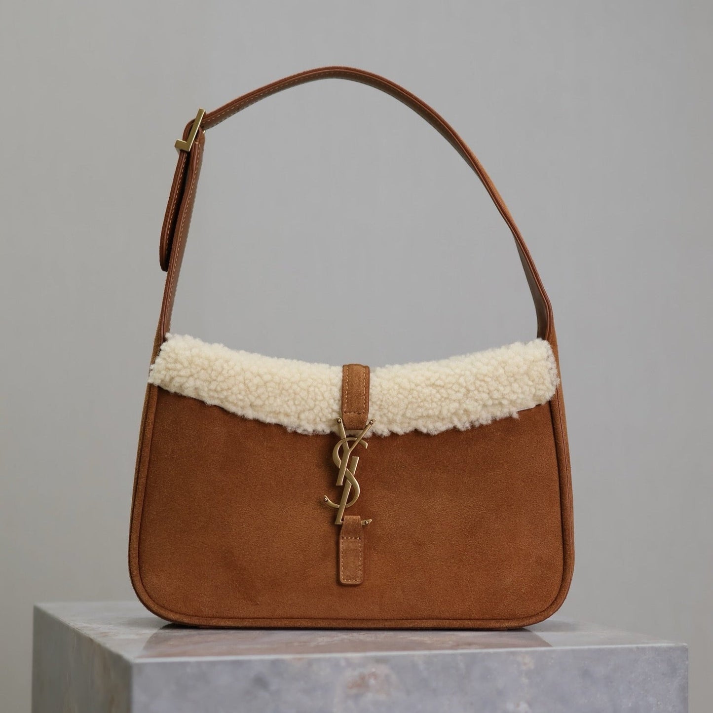 Luxury Saint Laurent LE 5 À 7 SHOULDER BAG 25 IN BROWNIE SUEDE AND WHITE SHEARLING TRIM