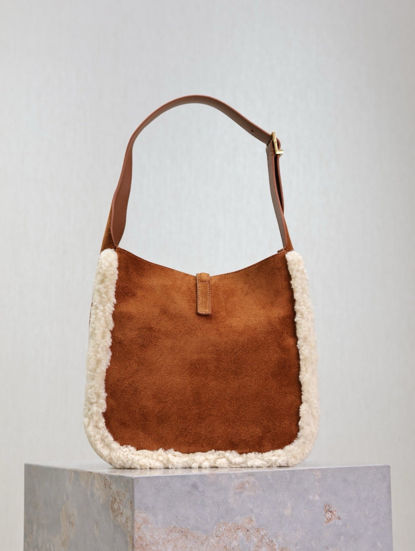 Luxury Saint Laurent LE 5 À 7 SMALL SUPPLE 23 IN AMBER ORANGE SUEDE AND WHITE LAMB FUR TRIM