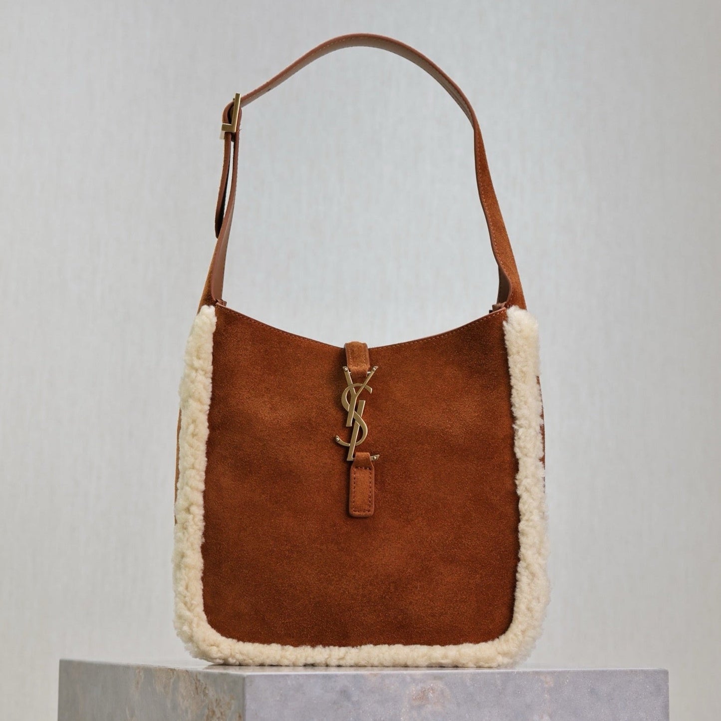 Luxury Saint Laurent LE 5 À 7 SMALL SUPPLE 23 IN AMBER ORANGE SUEDE AND WHITE LAMB FUR TRIM