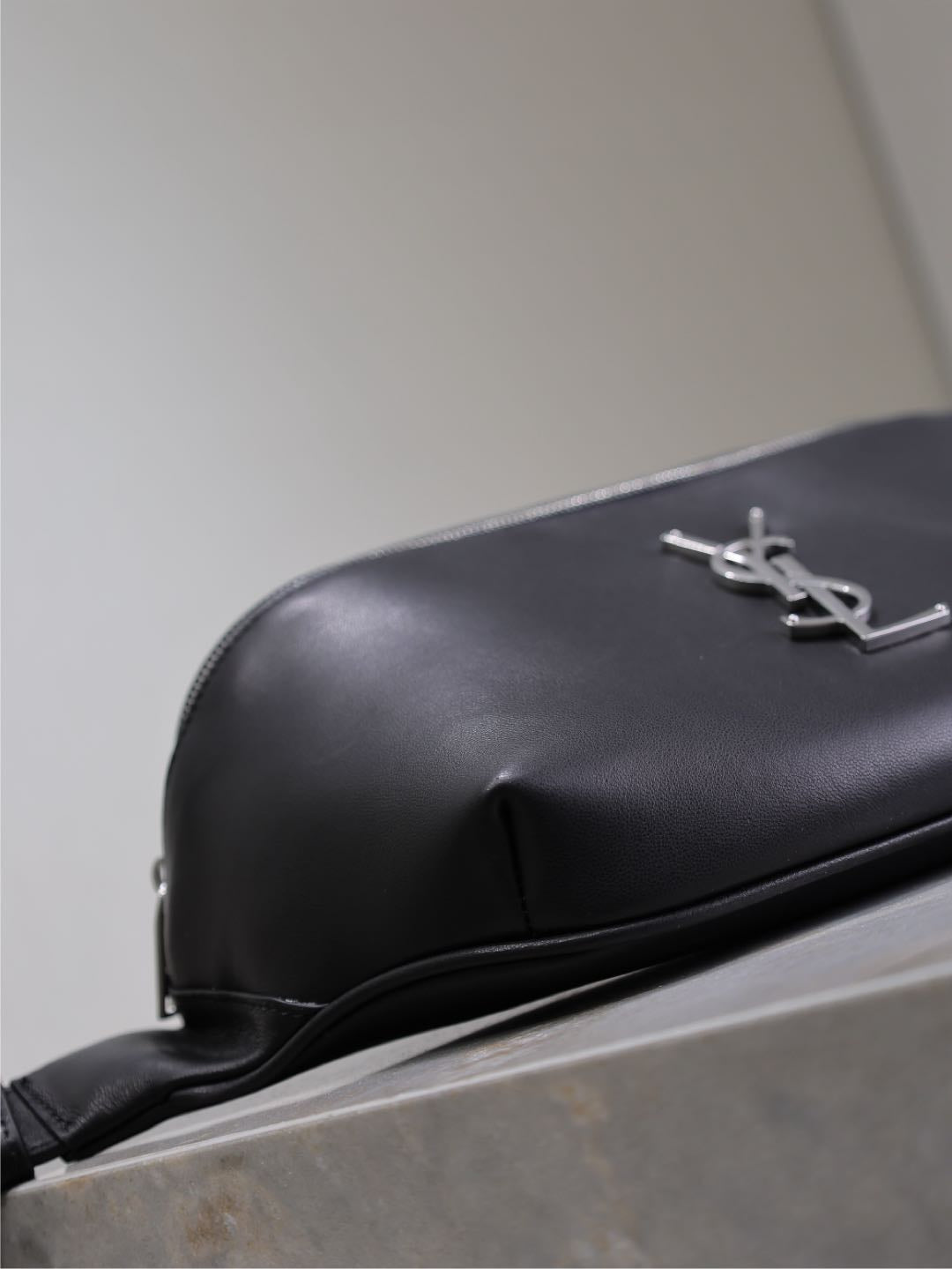Luxury Saint Laurent CLASSIC CROSSBODY BAG 25 IN BLACK LAMBSKIN SILVER LOGO