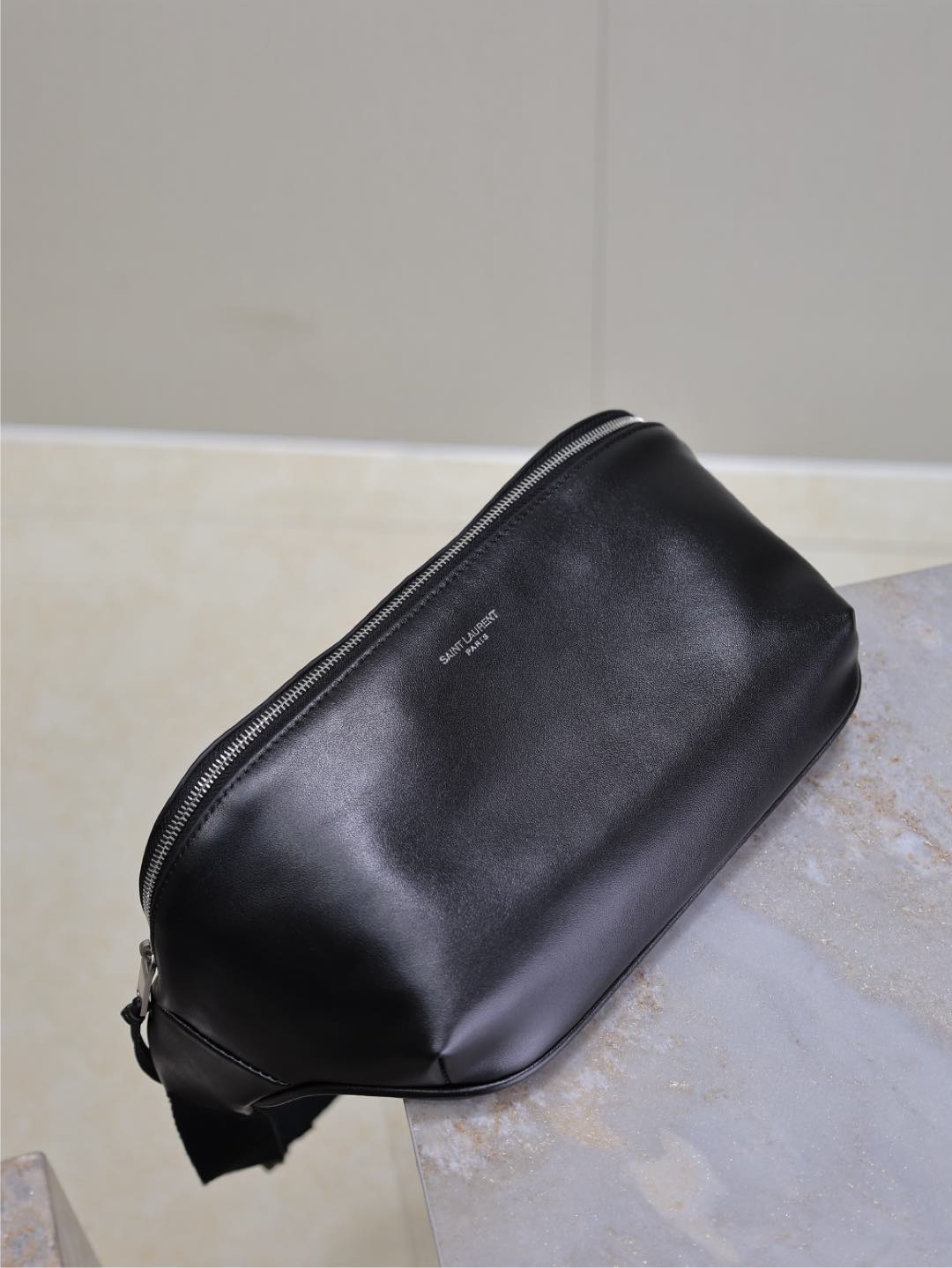 Luxury Saint Laurent CLASSIC CROSSBODY BAG 26 IN BLACK LAMBSKIN