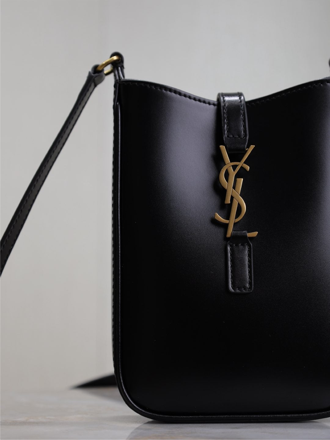 Luxury Saint Laurent LE 5 À 7 PHONE BAG 18 IN BLACK CALFSKIN