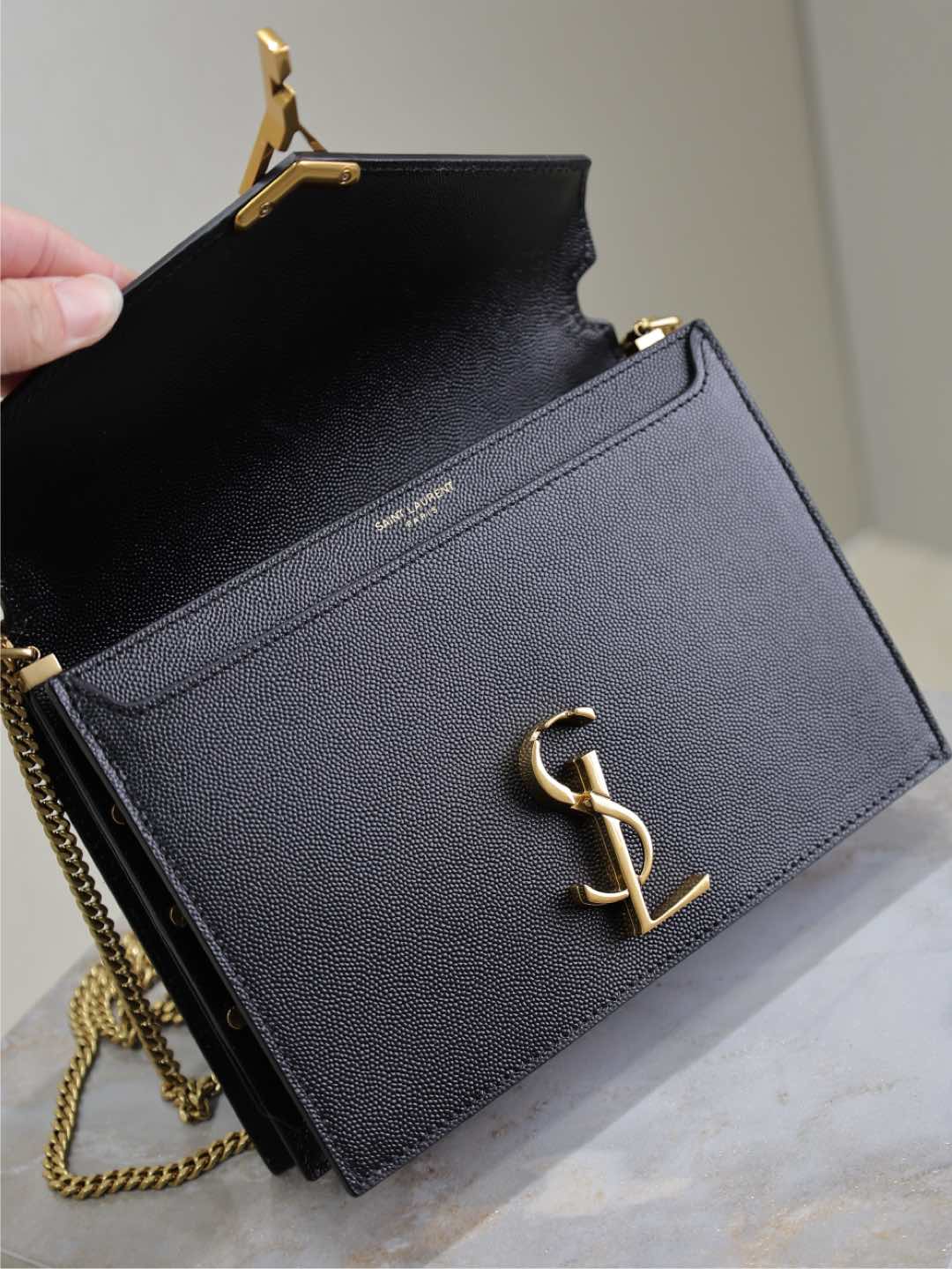 Luxury Saint Laurent CASSANDRA CHAIN BAG 22 IN BLACK CAVIAR PATTERN CALFSKIN GOLD HARDWARE