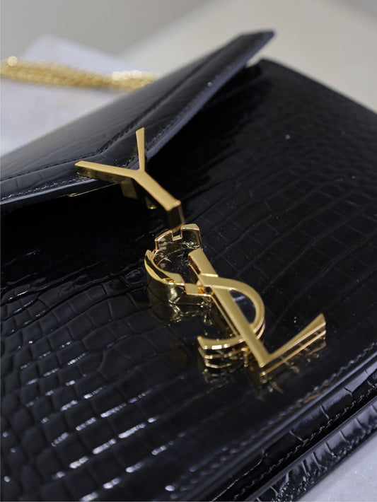 Luxury Saint Laurent CASSANDRA CHAIN BAG 22 IN BLACK CROCODILE PATTERN CALFSKIN GOLD HARDWARE