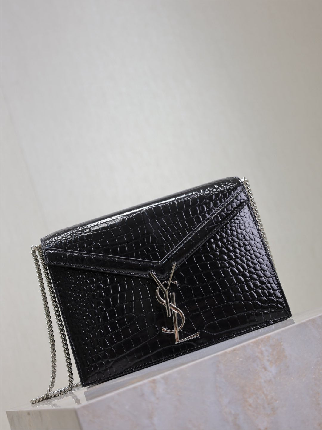 Luxury Saint Laurent CASSANDRA CHAIN BAG 22 IN BLACK CROCODILE PATTERN CALFSKIN SILVER HARDWARE