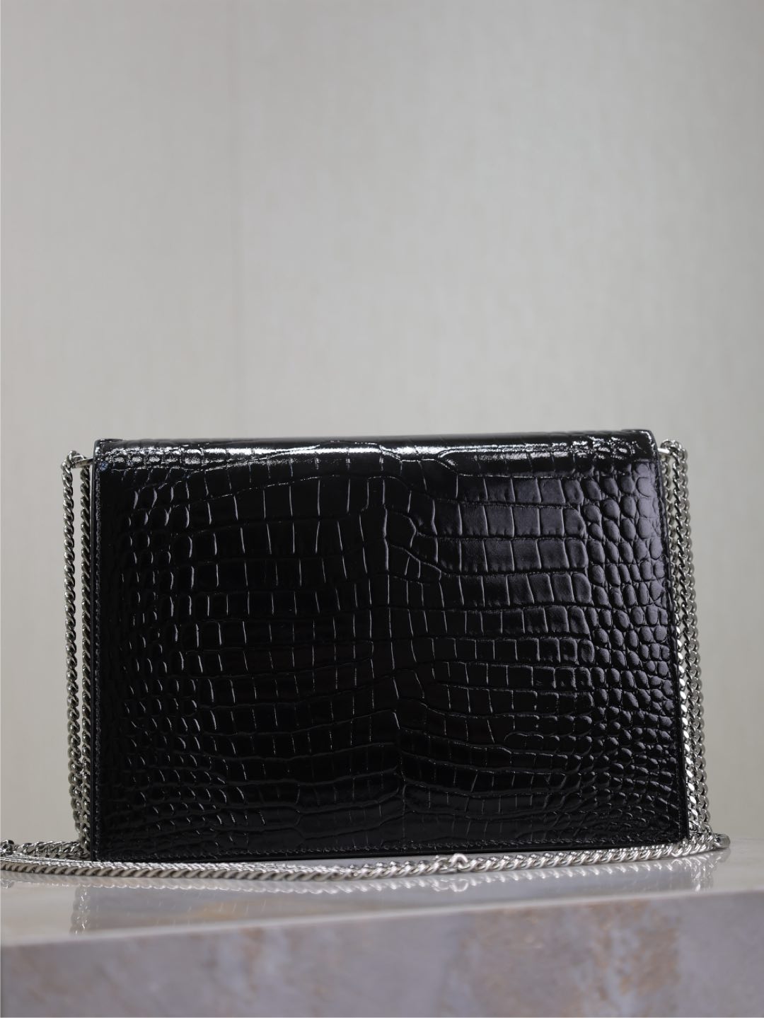 Luxury Saint Laurent CASSANDRA CHAIN BAG 22 IN BLACK CROCODILE PATTERN CALFSKIN SILVER HARDWARE