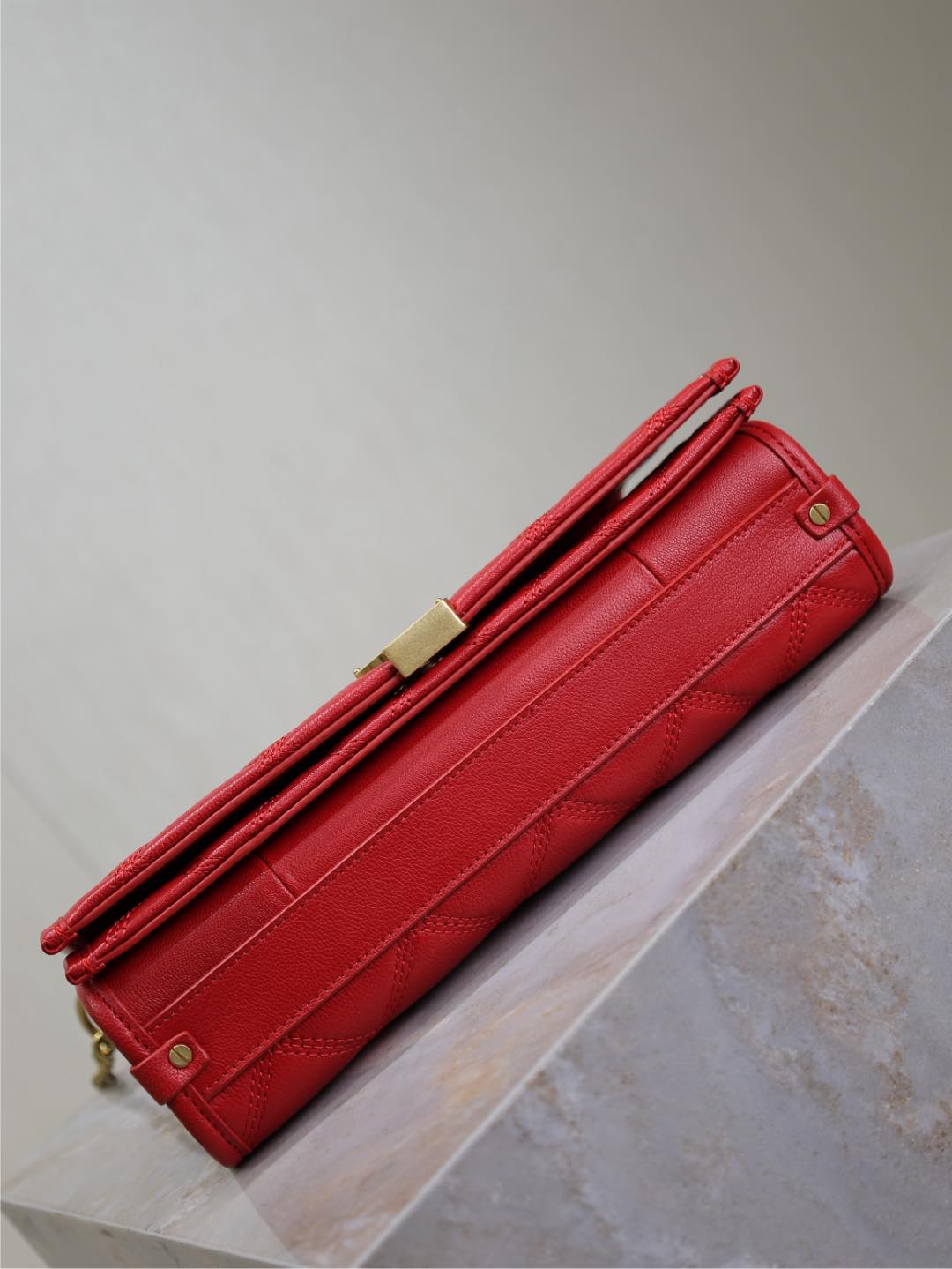 Luxury Saint Laurent BECKY 25 IN RED QUILTED LAMBSKIN GOLD HARDWARE