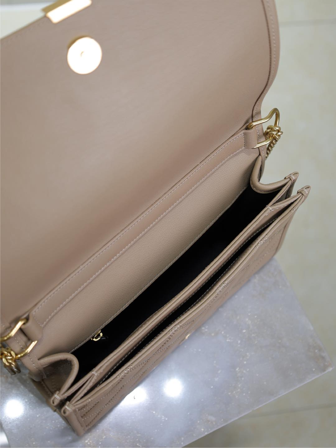 Luxury Saint Laurent BECKY 25 IN MEDIUM BROWN QUILTED LAMBSKIN GOLD HARDWARE