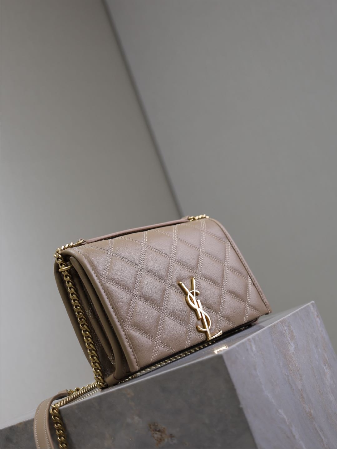Luxury Saint Laurent BECKY 22 IN MEDIUM BROWN QUILTED LAMBSKIN GOLD HARDWARE