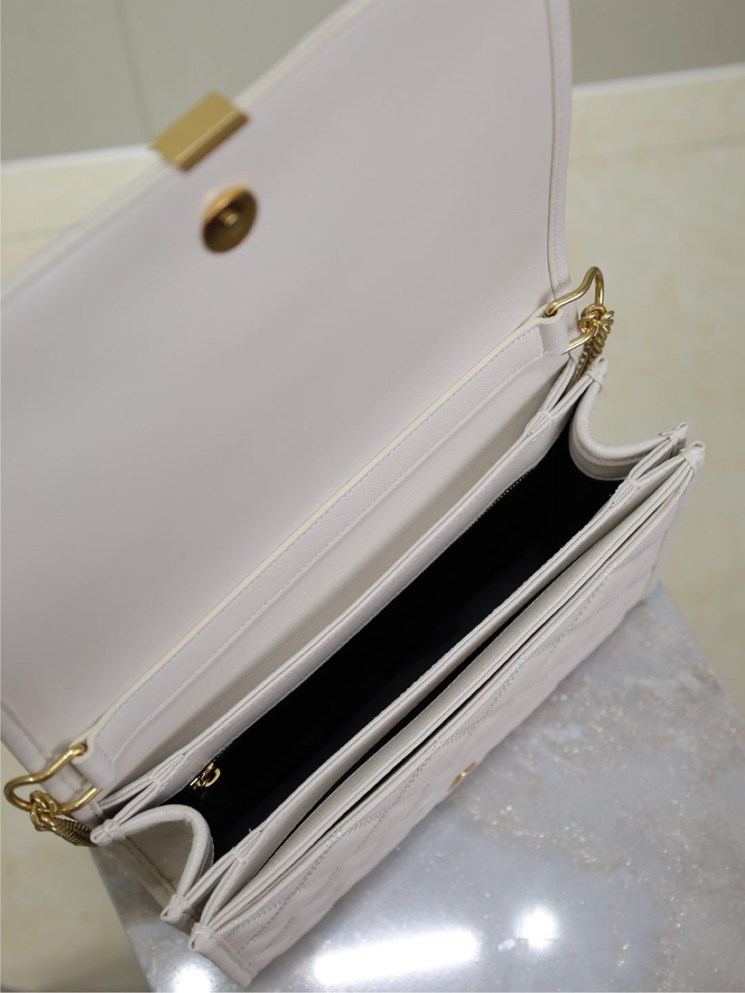 Luxury Saint Laurent BECKY 26 IN WHITE QUILTED LAMBSKIN GOLD HARDWARE
