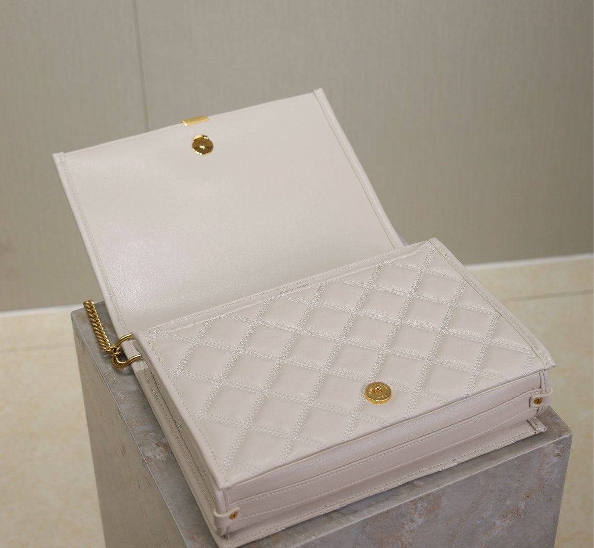 Luxury Saint Laurent BECKY 26 IN WHITE QUILTED LAMBSKIN GOLD HARDWARE