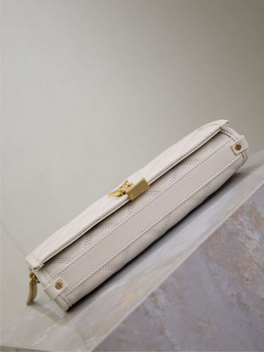 Luxury Saint Laurent BECKY 22 IN WHITE QUILTED LAMBSKIN GOLD HARDWARE