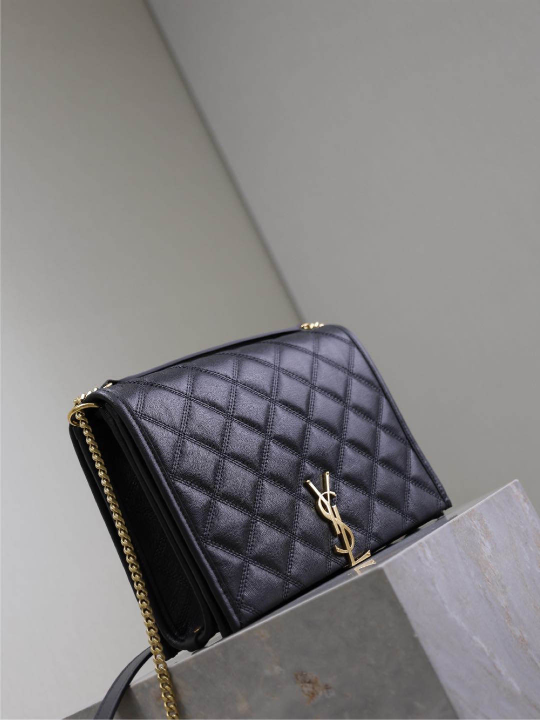 Luxury Saint Laurent BECKY 26 IN BLACK QUILTED LAMBSKIN GOLD HARDWARE