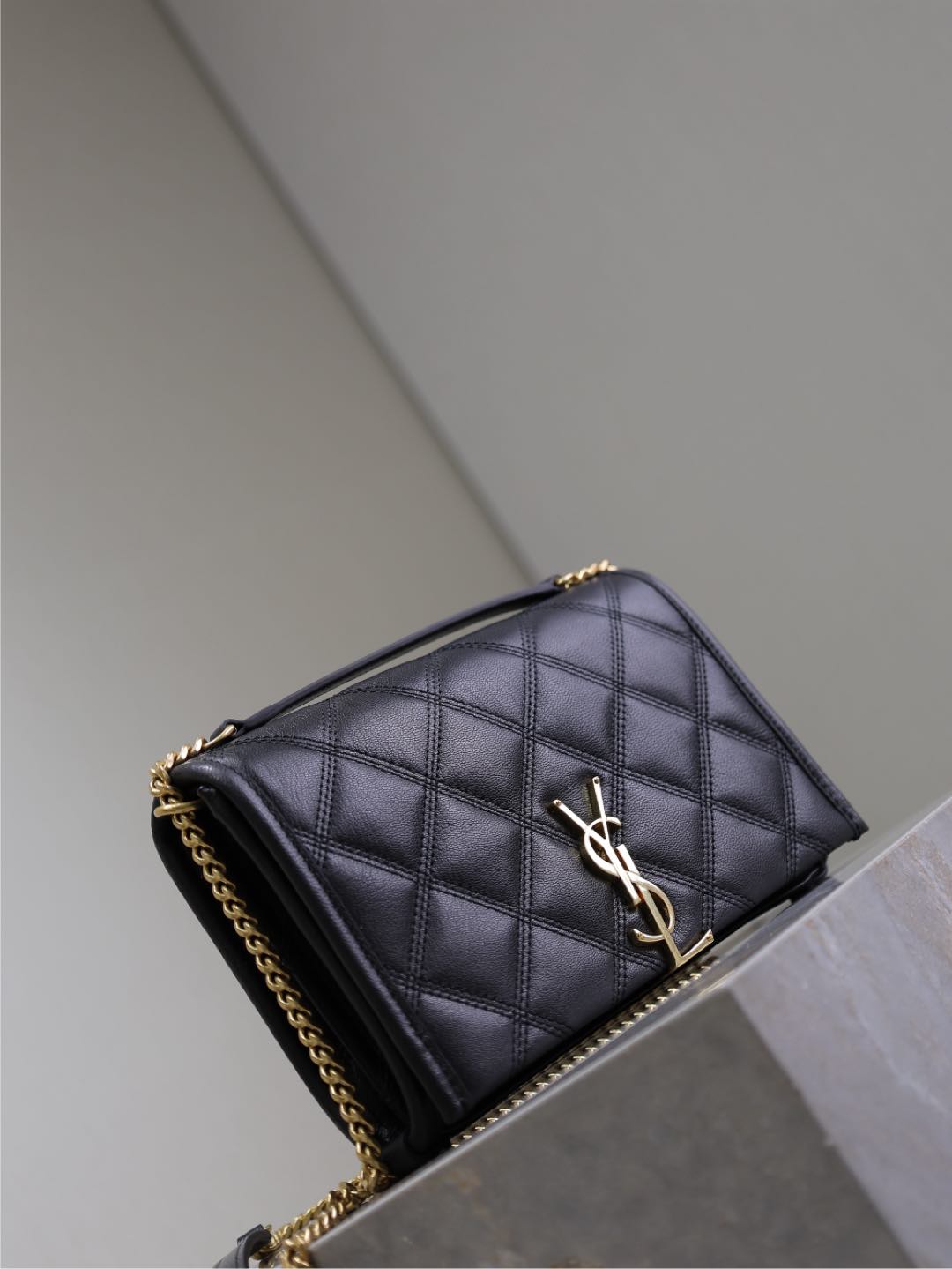 Luxury Saint Laurent BECKY 22 IN BLACK QUILTED LAMBSKIN GOLD HARDWARE